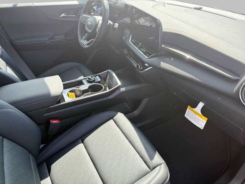 New 2026 Chevrolet Equinox LT w/ Convenience Package II image 9