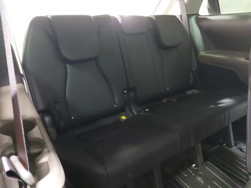 New 2026 Kia Carnival LXS image 12