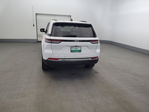 Used 2023 Jeep Grand Cherokee Laredo w/ Luxury Tech Group I AWD/4WD image 6