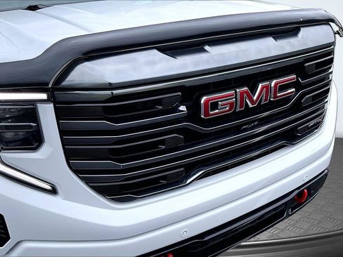 Used 2024 GMC Sierra 1500 AT4 w/ Technology Package AWD/4WD image 29