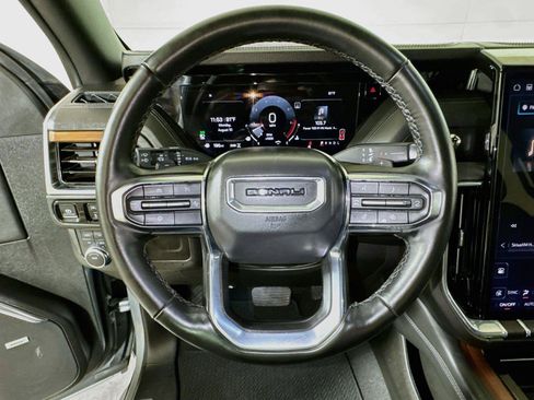 Used 2025 GMC Yukon XL Denali AWD/4WD image 9