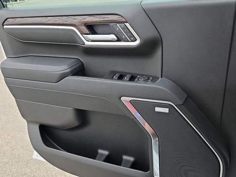 New 2026 GMC Sierra 1500 SLT image 14