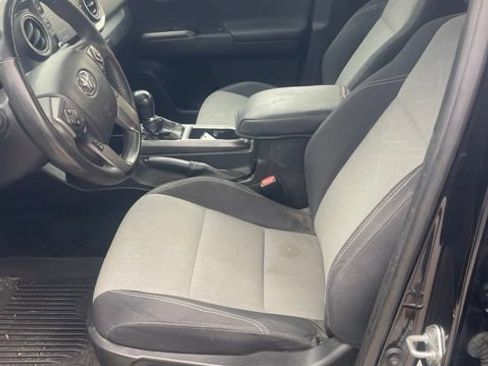 Used 2021 Toyota Tacoma TRD Sport RWD image 5