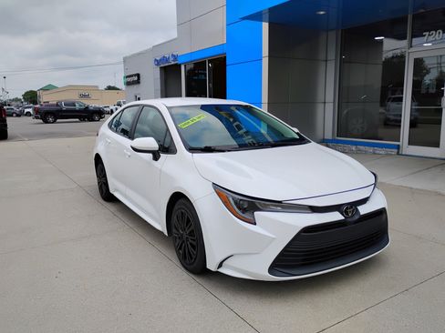 Used 2024 Toyota Corolla LE FWD image 3