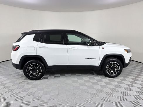 Used 2024 Jeep Compass Trailhawk image 6
