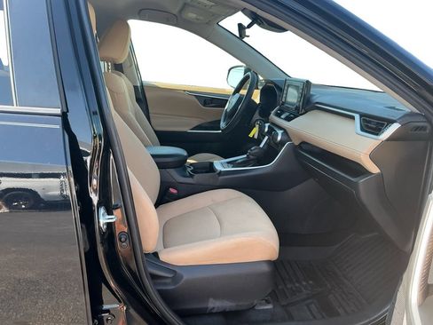 Used 2021 Toyota RAV4 LE FWD image 22