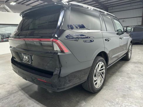 Used 2025 Lincoln Navigator Reserve AWD/4WD image 15