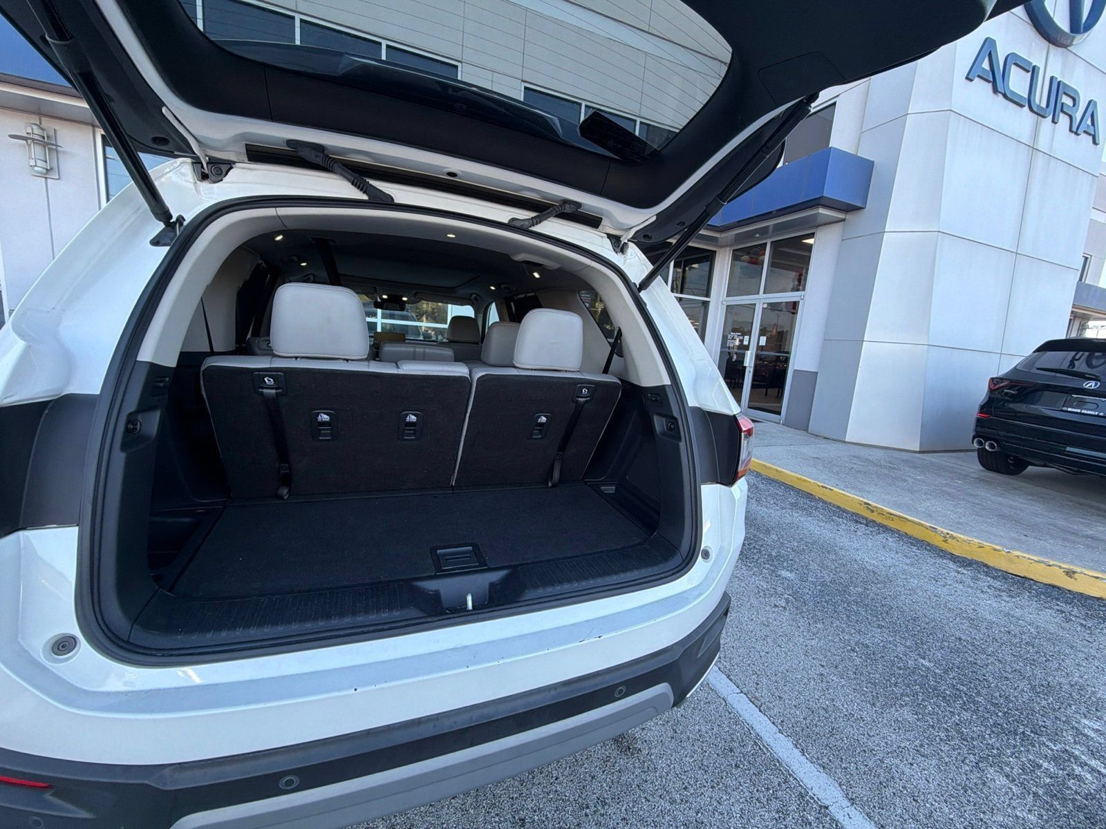 Used 2023 Honda Pilot Touring image 18
