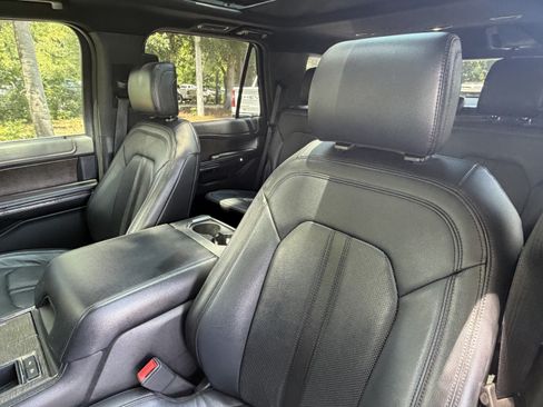 Used 2018 Ford Expedition Limited w/ Equipment Group 301A RWD image 18