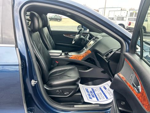 Used 2017 Lincoln MKX Reserve w/ Driver Assistance Package image 17