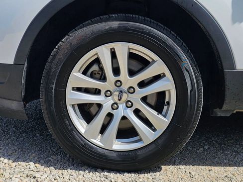 Used 2018 Ford Explorer XLT w/ Equipment Group 202A AWD/4WD image 9