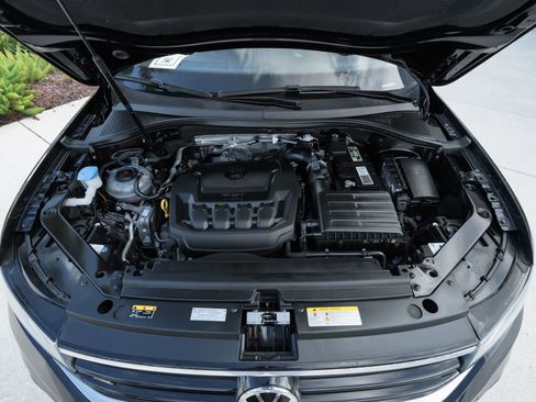 Used 2022 Volkswagen Tiguan SE R-Line image 43