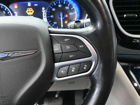Used 2021 Chrysler Pacifica Touring-L image 29