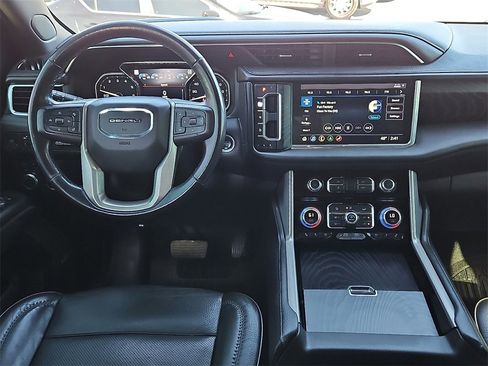 Used 2021 GMC Yukon Denali w/ Denali Premium Package image 18