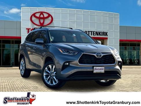 New 2026 Toyota Highlander Limited image 1