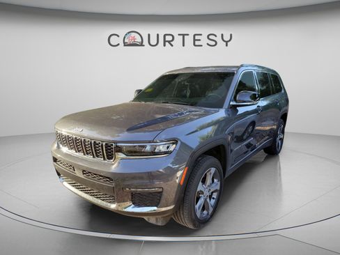 Used 2025 Jeep Grand Cherokee L Limited w/ Trailer Tow Package RWD image 31