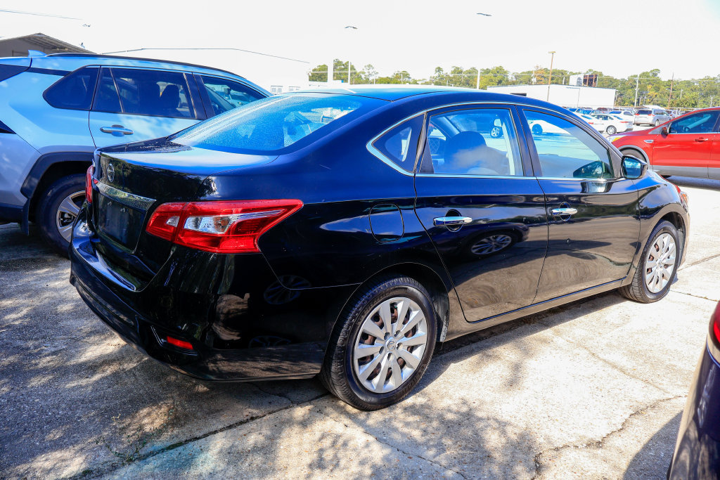 Used 2017 Nissan Sentra S FWD image 5