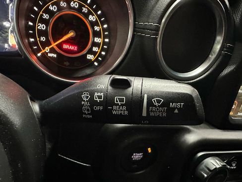 Used 2018 Jeep Wrangler Unlimited Sahara AWD/4WD image 17