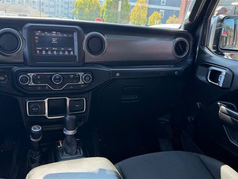 Used 2022 Jeep Wrangler Unlimited Sport AWD/4WD image 17