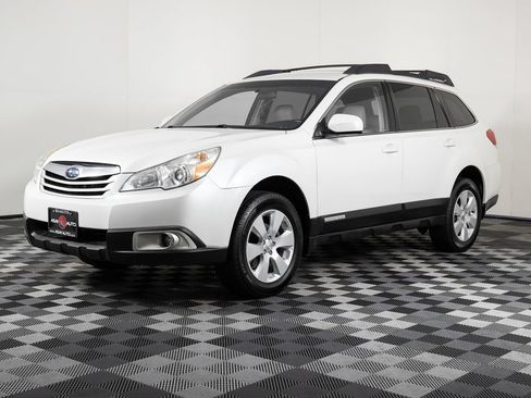 Used 2012 Subaru Outback 2.5i Premium w/ All-Weather Pkg AWD/4WD image 1