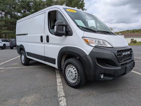 Used 2025 RAM ProMaster 2500 w/ Convenience Group FWD image 3