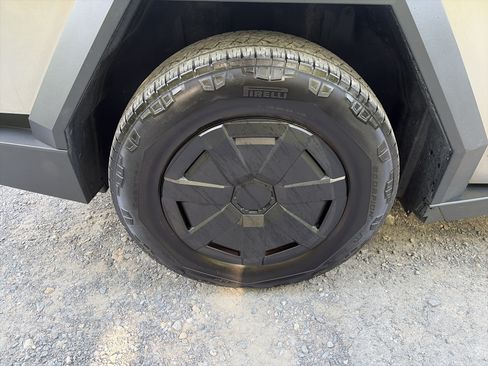 Used 2024 Tesla Cybertruck AWD Crew Cab image 11