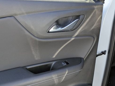 Used 2025 Chevrolet Blazer LT image 27