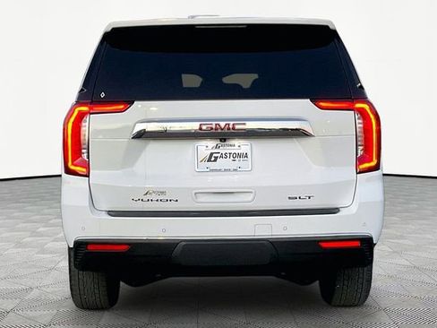 Used 2024 GMC Yukon XL SLT w/ SLT Luxury Package image 6