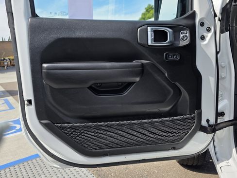 Used 2024 Jeep Wrangler Sport S image 12