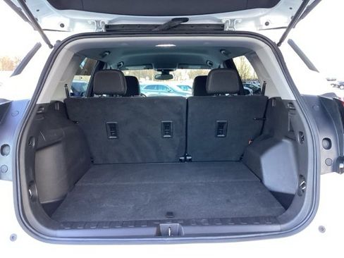 Used 2024 GMC Terrain SLE image 8