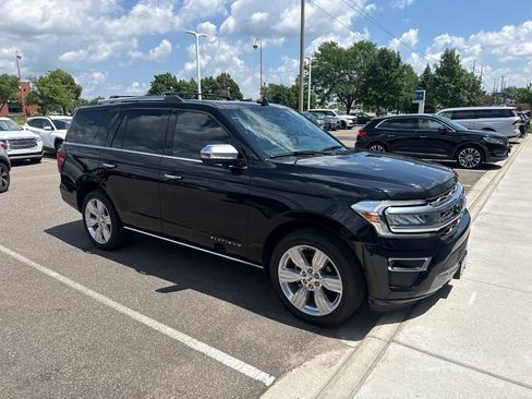 Used 2024 Ford Expedition Platinum AWD/4WD image 2