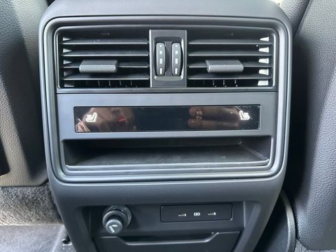 Used 2025 Porsche Cayenne image 35