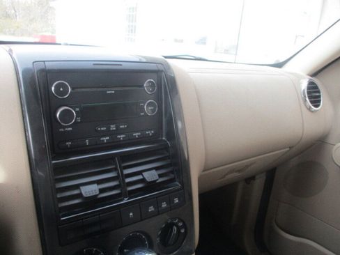 Used 2010 Ford Explorer Sport Trac XLT image 39