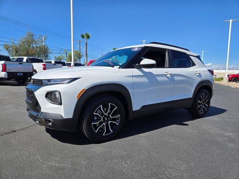 Used 2023 Chevrolet TrailBlazer ACTIV w/ Sun and Liftgate Package image 2