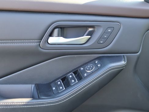 Used 2023 Nissan Rogue SL w/ SL Premium Package image 24