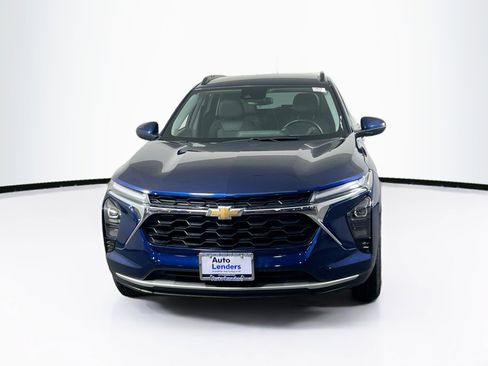 Used 2024 Chevrolet Trax LT w/ LT Convenience Package image 2