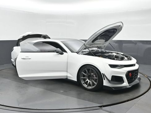 Used 2019 Chevrolet Camaro ZL1 RWD image 39