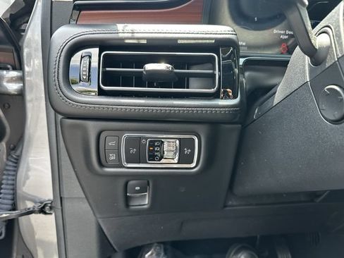Certified 2023 Lincoln Nautilus Reserve AWD/4WD image 30