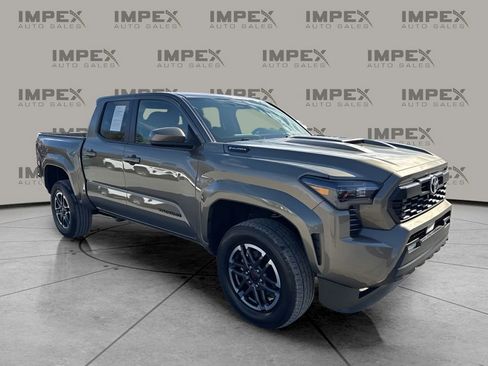 Used 2025 Toyota Tacoma TRD Sport image 7