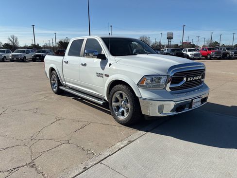Used 2017 RAM 1500 Laramie w/ Convenience Group AWD/4WD image 8