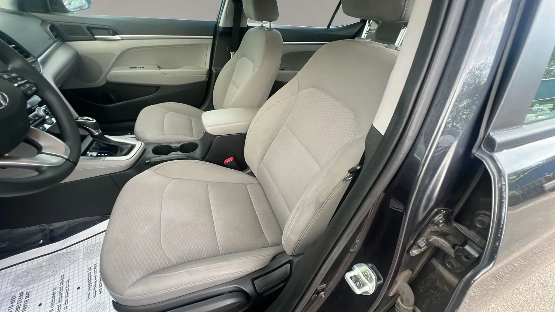 Used 2020 Hyundai Elantra SE FWD image 17