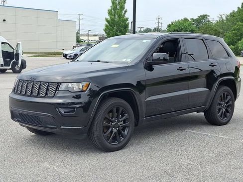 Used 2021 Jeep Grand Cherokee Laredo X AWD/4WD image 9