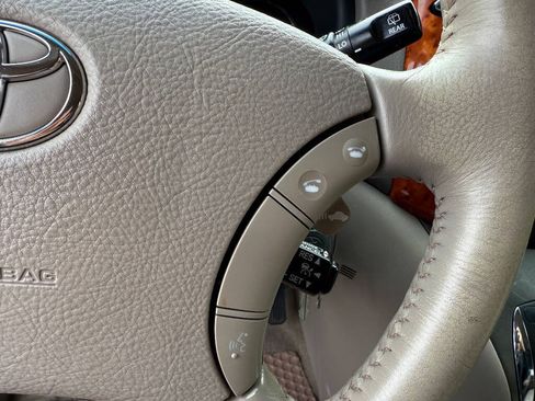 Used 2007 Toyota Sienna XLE image 32