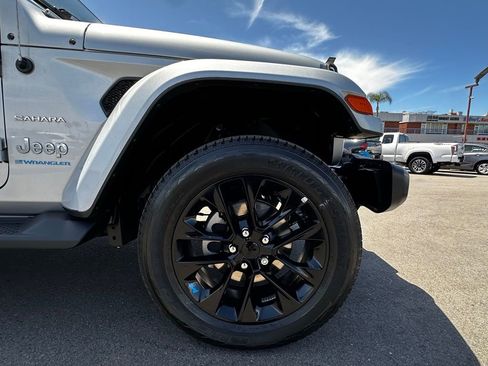 Used 2023 Jeep Wrangler Unlimited Sahara w/ Cold Weather Group AWD/4WD image 7