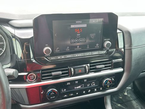 Used 2022 Nissan Pathfinder SV FWD image 16