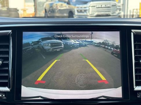 Certified 2024 Chrysler Pacifica Touring-L image 26