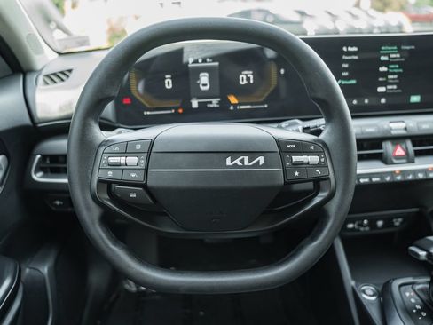 Used 2025 Kia K4 FWD image 26