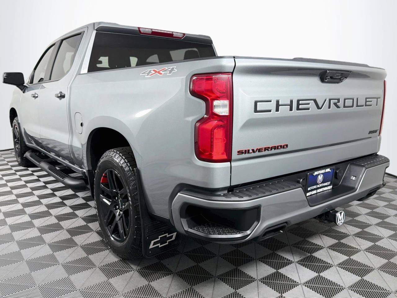 Used 2024 Chevrolet Silverado 1500 RST w/ Redline Edition AWD/4WD image 9