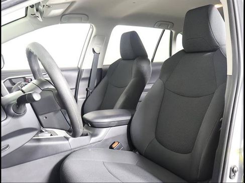 Used 2019 Toyota RAV4 LE w/ Carpet Mat Package FWD image 7