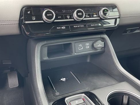 Used 2025 Honda Pilot Touring image 20